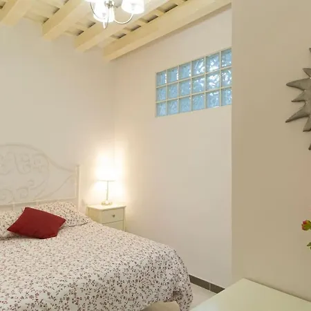 Renovated Ground In The Center. Wifi Apartment *